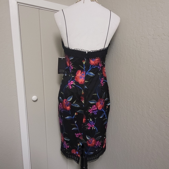🆕️Aidan Mattox Black Floral Mini Embroidered Sheath Dress Size 6 - Picture 6 of 15